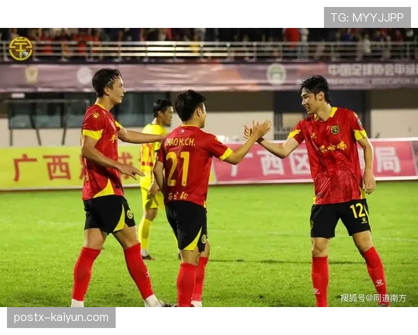 消息:那不勒斯前锋奥斯梅恩抵达训练场时,受到部分极端球迷言语攻击